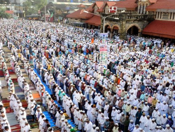 Mumbai Aug. 20 :- Muslim community people offer namaz, at Out side Bandra Station on occassion  of Ramzan Eid, in Mumbai.  ( pic by Ravindra Zende )
